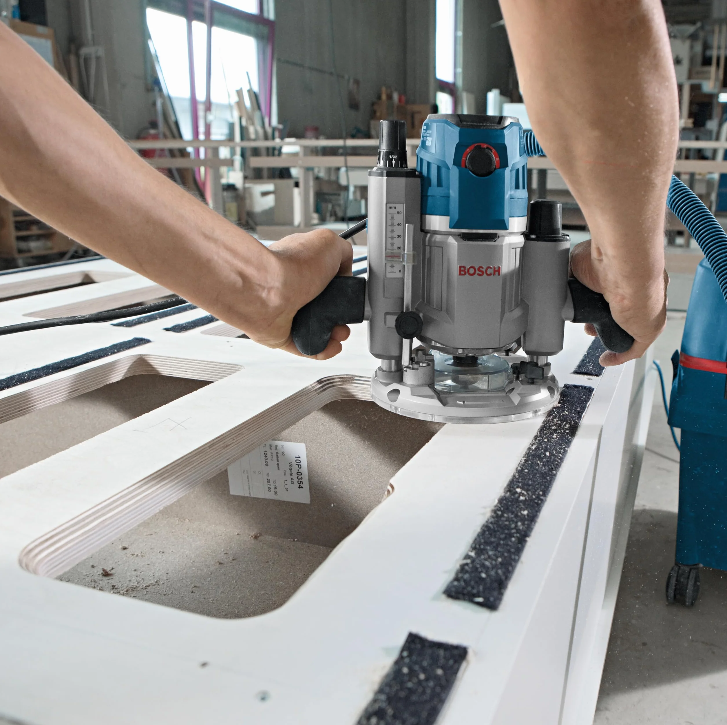 Bosch Juego de 30 fresas con cúter (para madera, mango de 8 mm de diámetro, fresadora profesional)
